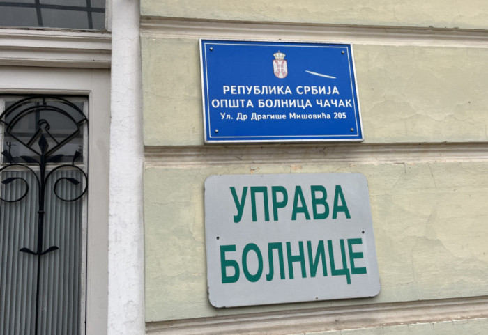 Opšta bolnica Čačak: Prevremeno rođena beba preminula posle saobraćajne nesreće saniteta