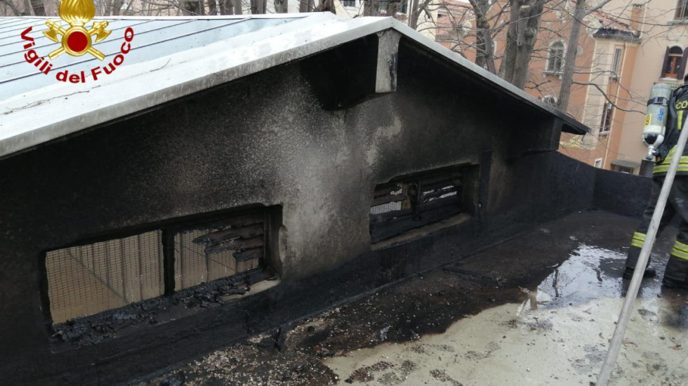 Požar u paviljonu Srbije na Venecijanskom bijenalu u Đardinima: Goreo spoljašnji deo krova