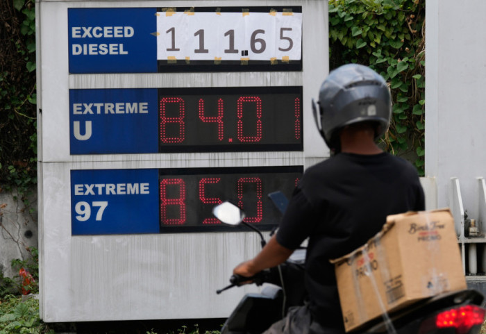 Cena nafte porasla za 114 dolara po barelu, gas poskupeo za 30 odsto, evropski indeksi u padu