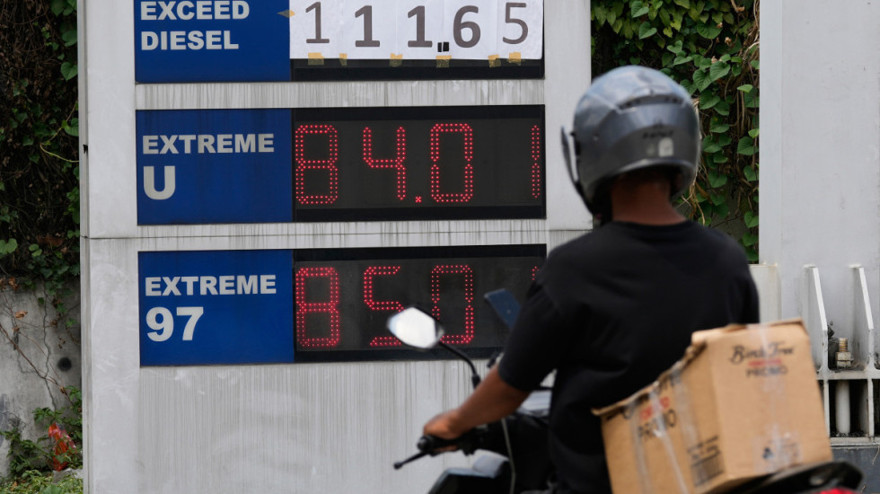 Cena nafte porasla za 114 dolara po barelu, gas poskupeo za 30 odsto, evropski indeksi u padu