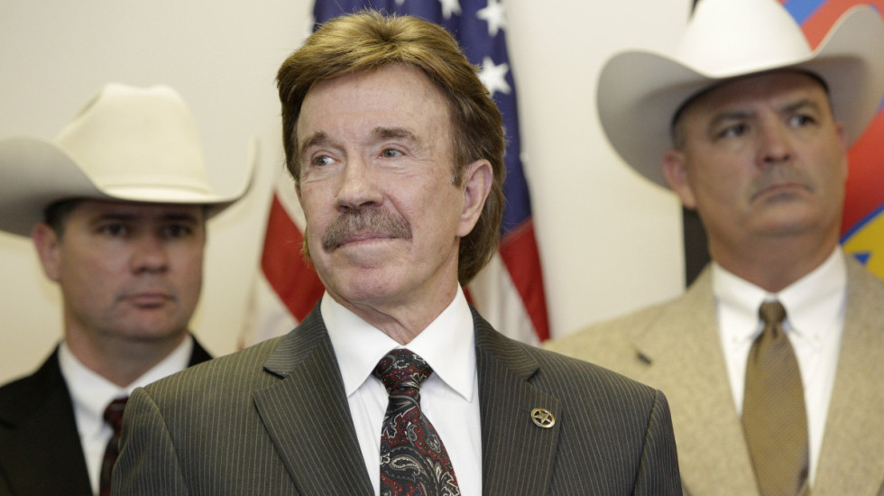 Glumac Čak Noris hospitalizovan na Havajima