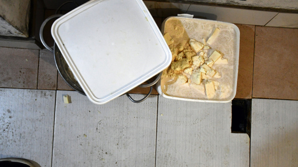 (FOTO) Uhapšen Smederevac (57) zbog sumnje da je sagradio objekat na državnom zemljištu i pravio mlečne proizvode