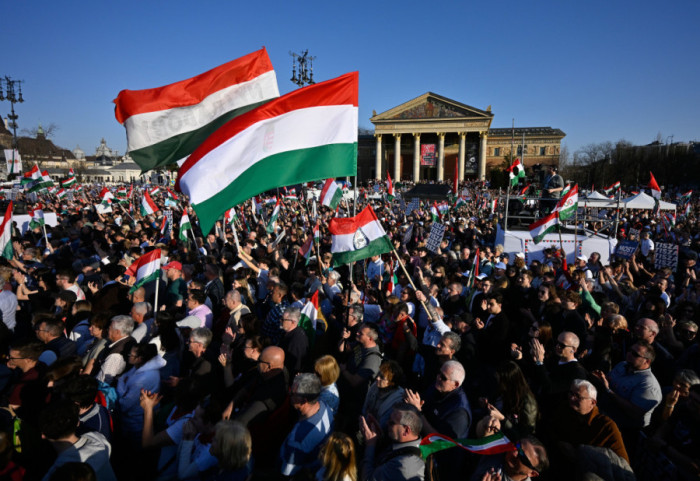 Parlamentarni izbori u Mađarskoj: Orban pred ozbiljnim izazovom, opoziciona Tisa ima prednost, pokazuju ankete