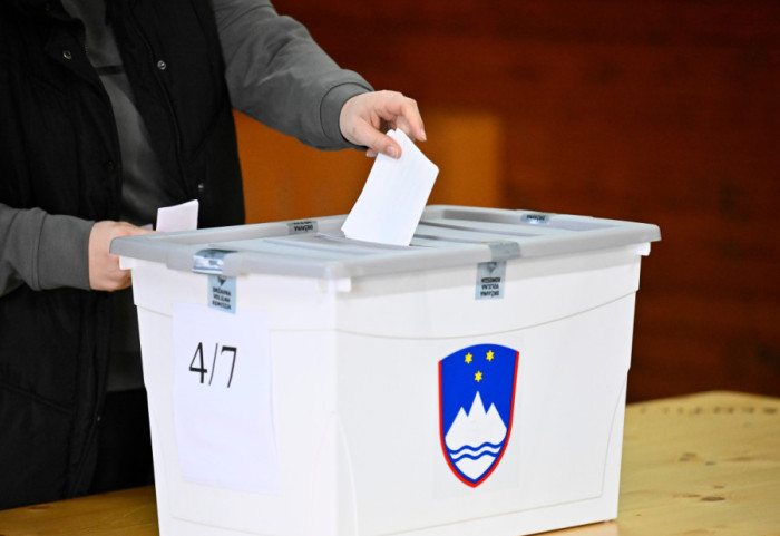 (FOTO) Parlamentarni izbori u Sloveniji: Janša poručio da će ovo glasanje odrediti pravac u kojem će se kretati država