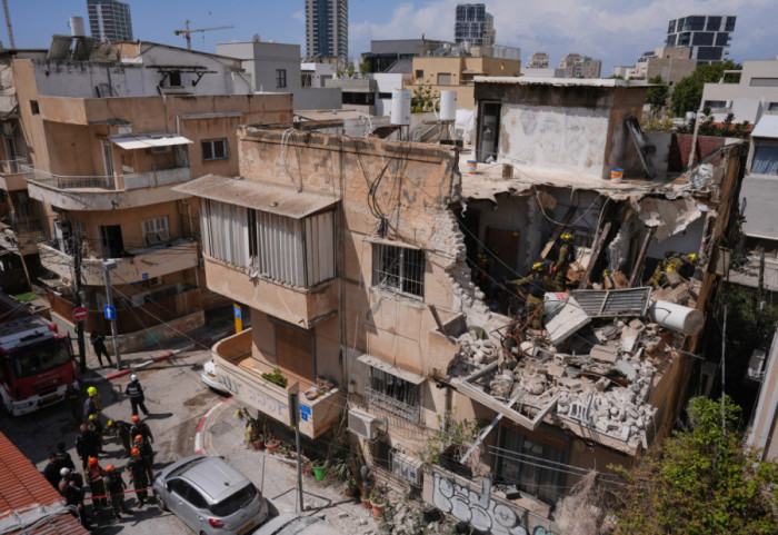 Iran udario kasetnim bombama na Izrael: Najmanje 15 osoba povređeno u eksploziji u Tel Avivu