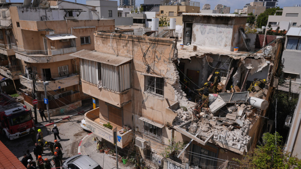 Iran udario kasetnim bombama na Izrael: Najmanje 15 osoba povređeno u eksploziji u Tel Avivu