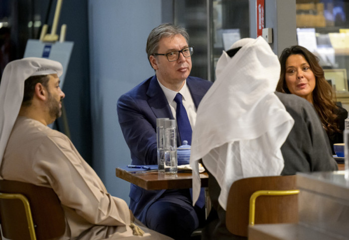 (FOTO) Vučić u Abu Dabiju sa Bin Zajedom: Srbija solidarna sa prijateljskim narodom Emirata u teškim okolnostima