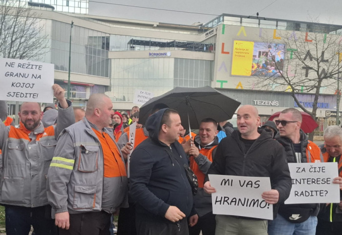 Uvoz čelika preti privredi u BiH: Država rizikuje 13.000 radnih mesta, nezadovoljni radnici protestovali