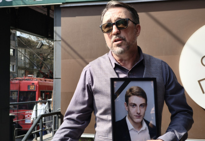 Otac mladića koji je umro nakon što je pretučen na Vračaru: Mesecima nemamo nikakve informacije od institucija