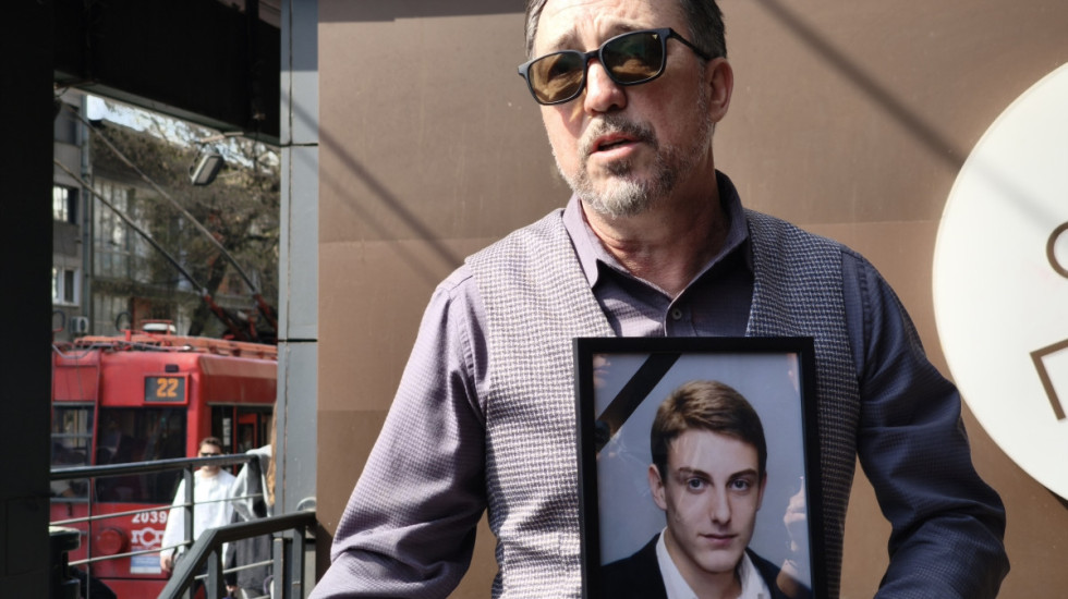 Otac mladića koji je umro nakon što je pretučen na Vračaru: Mesecima nemamo nikakve informacije od institucija