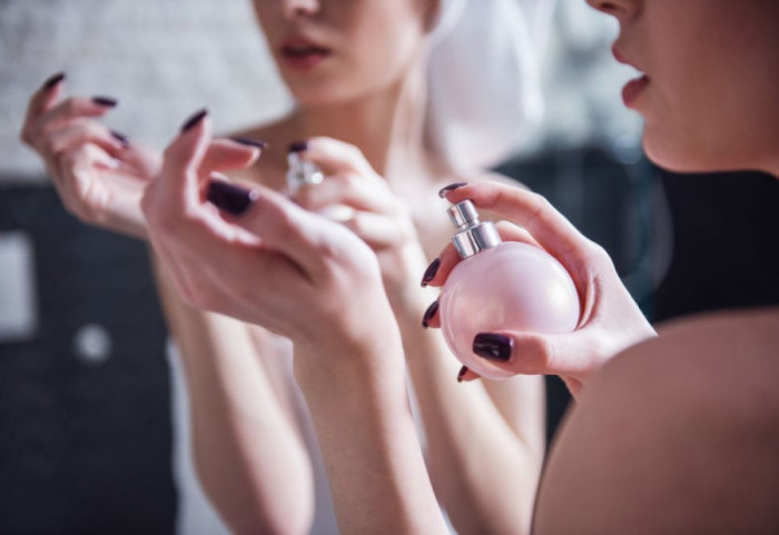 Kako da pravilno nanesete parfem: Greške koje skraćuju trajanje mirisa