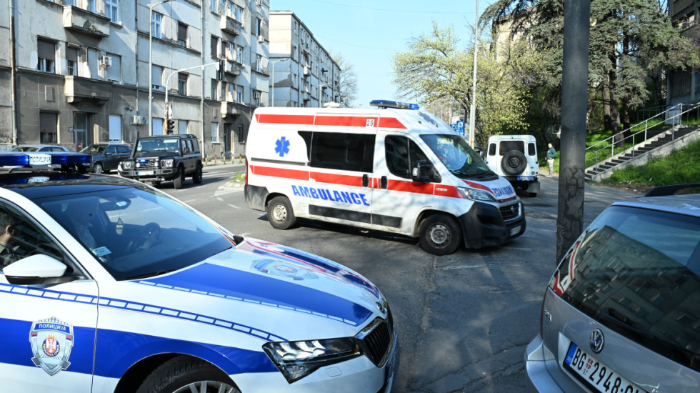 (FOTO) Suđenje Kecmanovićima: Dečak koji je počinio masovno ubistvo u "Ribnikaru" doveden u sud, stigla i majka