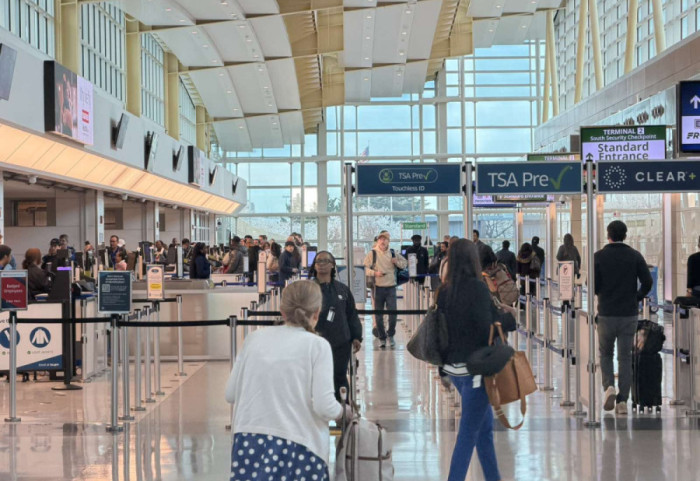Radnici bez plata, putnici čekaju satima: Kriza u Beloj kući izazvala probleme na aerodromima širom SAD