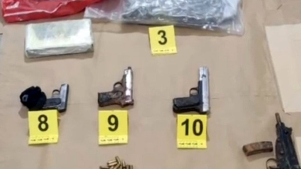 Zaplenjeno skoro 18 kilograma droge, mine, bomba i municija u garaži: Uhapšen Novosađanin (22)