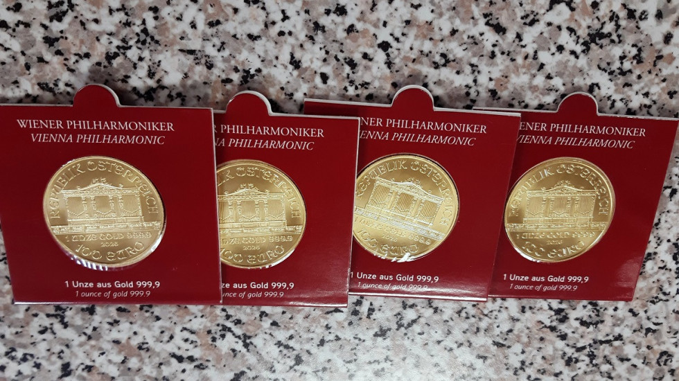 Dvoje putnika pokušalo da prokrijumčari zlatnike vredne  tri miliona dinara na Batrovcima