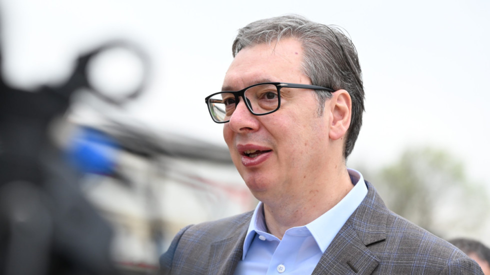 Vučić obišao železničku stanicu u Orlovatu: Rekonstruisaćemo je, kao i mnoge druge