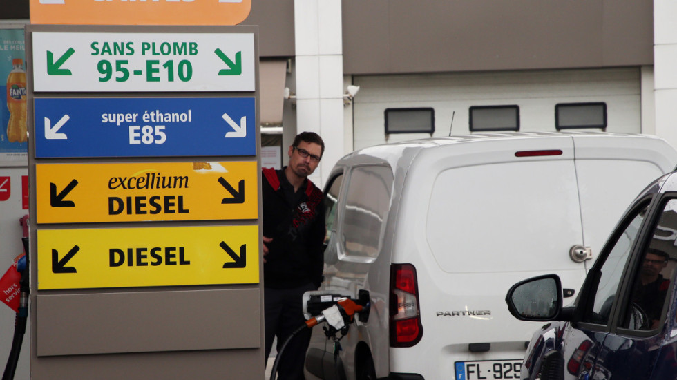 Gorivo pojeftinilo u regionu: Niže cene u Crnoj Gori i Severnoj Makedoniji