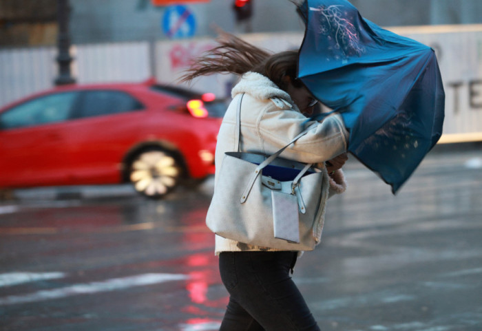 Bura na hrvatskom primorju podno Velebita: Zatvoreni pojedini putevi i trajektne linije