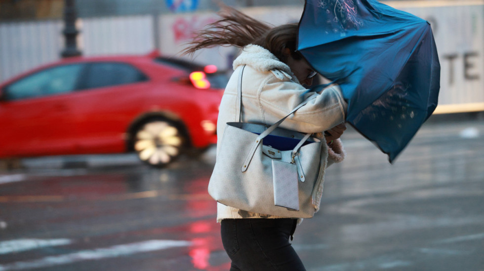 Bura na hrvatskom primorju podno Velebita: Zatvoreni pojedini putevi i trajektne linije