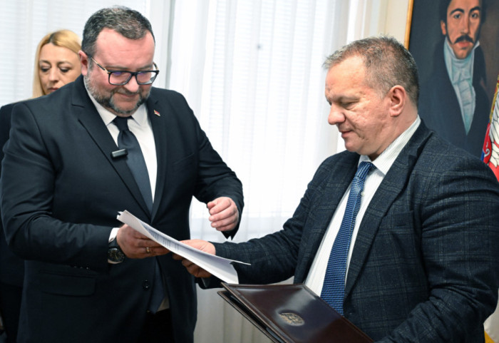 Ministar prosvete uručio dozvolu za rad Fakultetu srpskih studija u Nišu: "Zadovoljio je sve standarde"