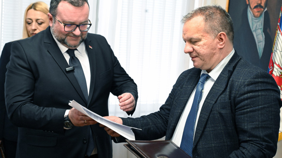 Ministar prosvete uručio dozvolu za rad Fakultetu srpskih studija u Nišu: "Zadovoljio je sve standarde"