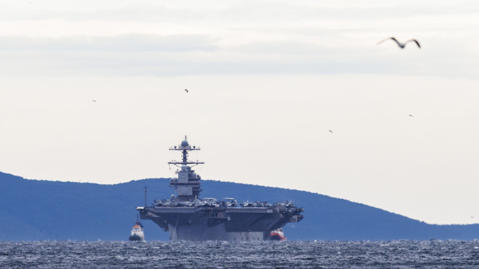 (FOTO) Američki nosač aviona "Džerald Ford", najveći ratni brod na svetu vredan 17 milijardi dolara, stigao u Split