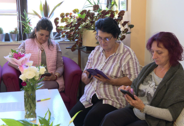 "Sve su kreativniji i opasniji": Zašto su stariji podložniji prevarama putem interneta