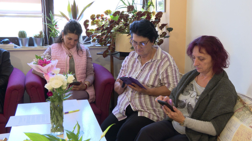 "Sve su kreativniji i opasniji": Zašto su stariji podložniji prevarama putem interneta