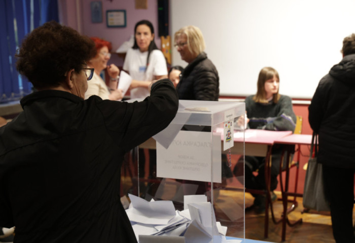 (FOTO/VIDEO) Lokalni izbori u Srbiji: Incident u Boru, objavljeni prvi podaci o izlaznosti do 14 časova