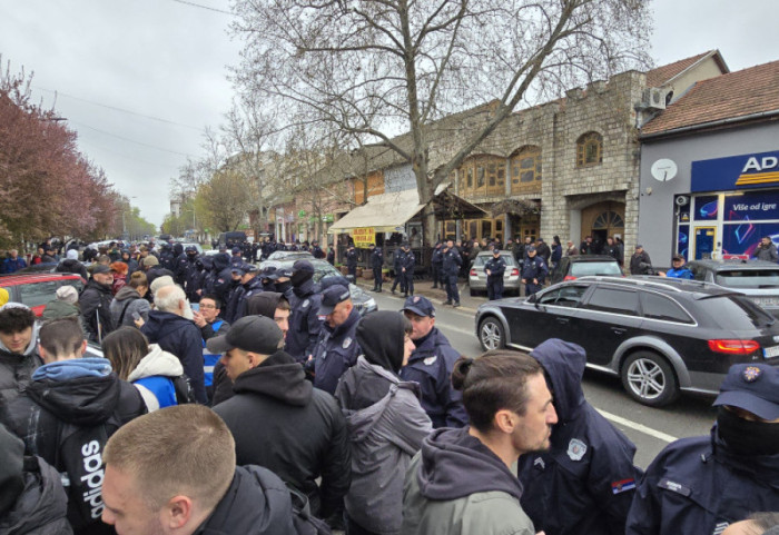 Visoka izlaznost, tenzije i incidenti: Šta su pokazali lokalni izbori u 10 lokalnih samouprava