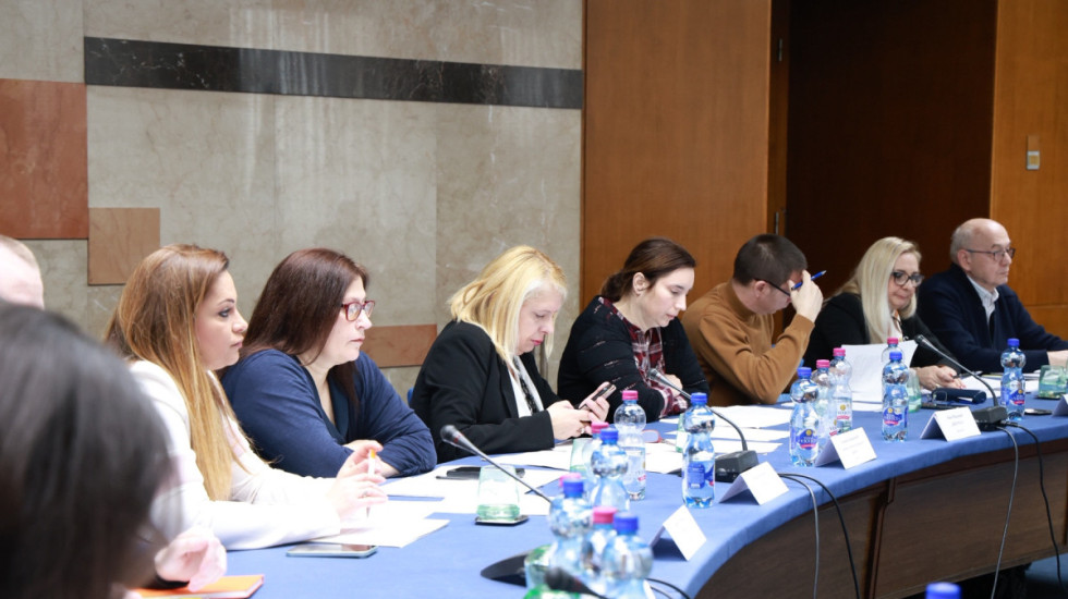 Ministarstvo za rad: Usvojen Nacrt zakona o roditelju-negovatelju, predviđa mesečnu naknadu i uplatu poreza i doprinosa