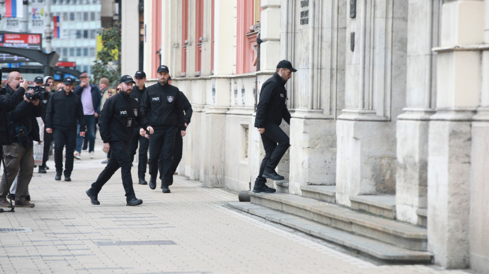 (FOTO/VIDEO) Policija u Rektoratu, nastavlja se istraga smrti studentkinje Filozofskog fakulteta