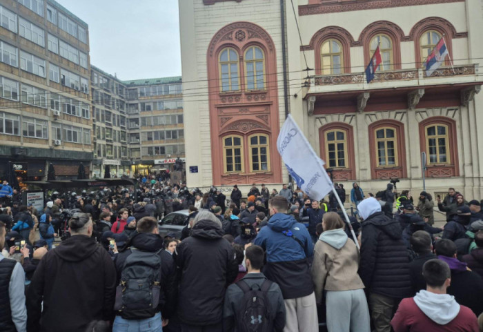 Saslušan osumnjičeni za pretnje predsedniku Srbije i izazivanje rasne mržnje: Negirao krivicu, tužilaštvo traži pritvor