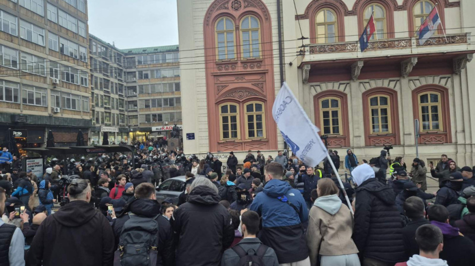 Saslušan osumnjičeni za pretnje predsedniku Srbije i izazivanje rasne mržnje: Negirao krivicu, tužilaštvo traži pritvor