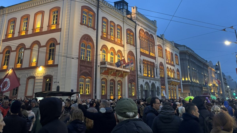 VJT okupljenima ispred Rektorata: Svi koji napadnu pripadnike MUP biće krivično gonjeni