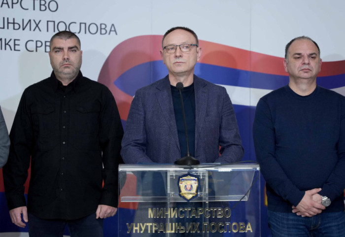 Vasiljević o incidentu kod Rektorata: Policija uz minimalnu upotrebu sile uspostavila red i nastavlja rad na slučaju