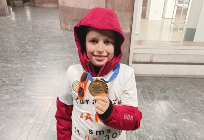 Jakov (8) prepešačio 145 kilometara za bolesnu sestru, porodici fali još 7.000 evra: "Srećan je i krenuo bi na put opet"