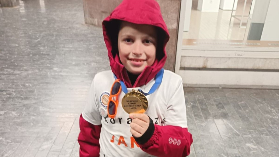 Jakov (8) prepešačio 145 kilometara za bolesnu sestru, porodici fali još 7.000 evra: "Srećan je i krenuo bi na put opet"