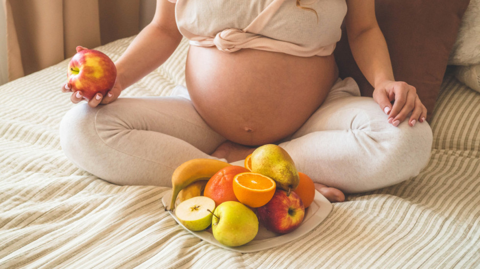Od ribe do jaja: Namirnice koje bi trudnice trebalo da konzumiraju svaki dan