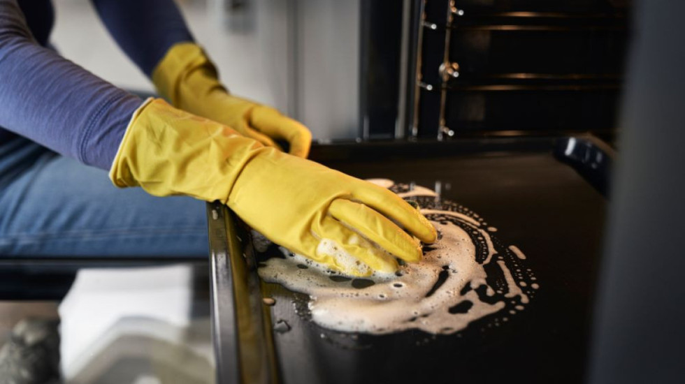 Kako pravilno održavati rernu: Redovno čišćenje sprečava neprijatne mirise i opasnost po zdravlje