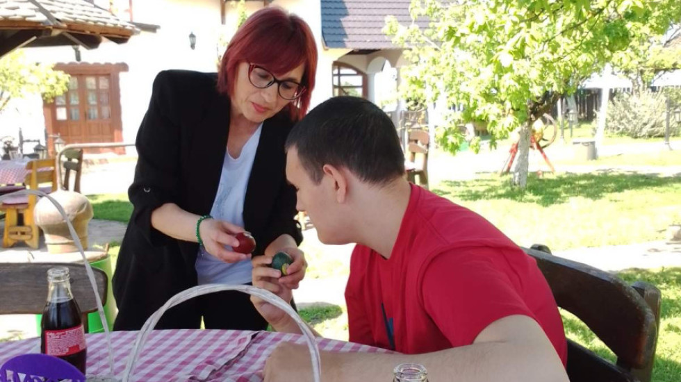 Kako izgleda život samohrane majke deteta sa autizmom i borba duga 20 godina: "Izbegavali su nas i gledali kao čudake"