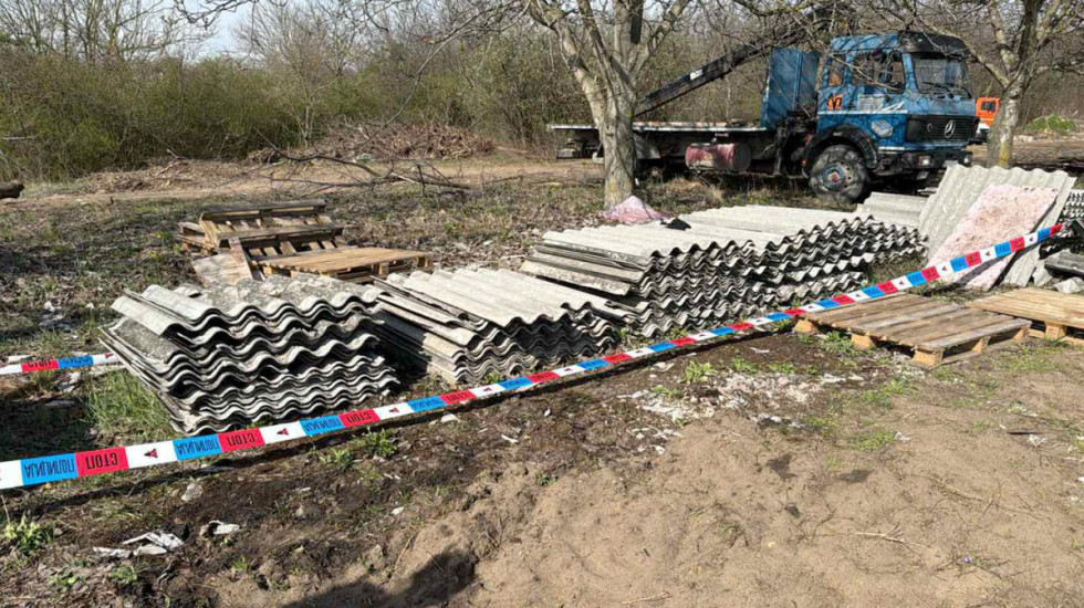 Uhapšen muškarac (40) iz Subotice: Bez dozvole skladištio veliku količinu azbestnih ploča na parcelama