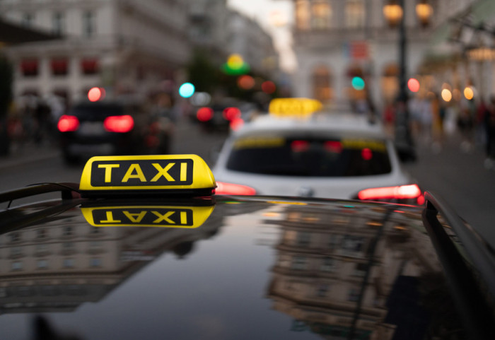 Dodatne izmene taksi cena u NS: Cena po kilometru jeftinija, start skuplji