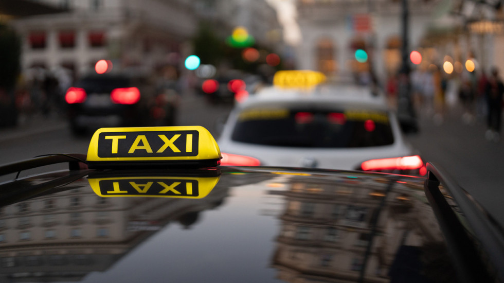 Dodatne izmene taksi cena u NS: Cena po kilometru jeftinija, start skuplji