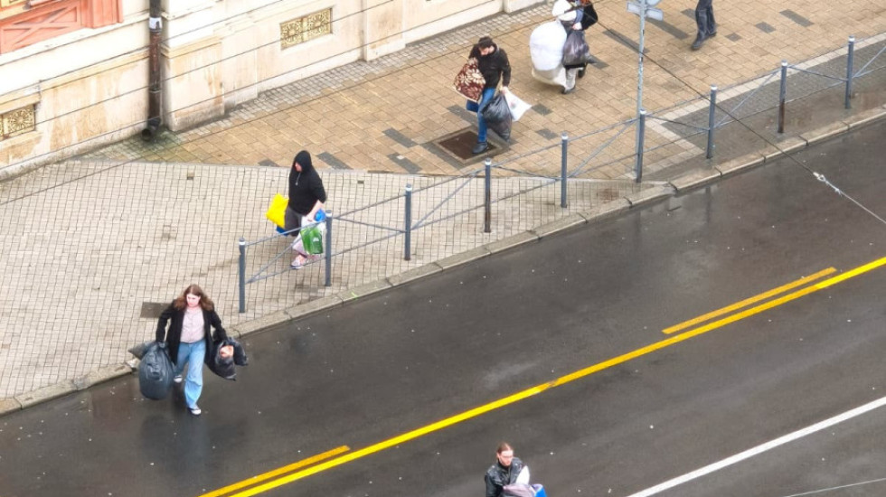 (FOTO) Studenti u blokadi napuštaju zgradu Rektorata Univerziteta u Beogradu