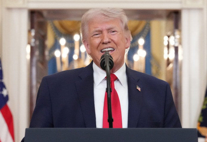 Tramp uvodi carine do 100 odsto na uvoz lekova, Bela kuća tvrdi da to štiti američku proizvodnju