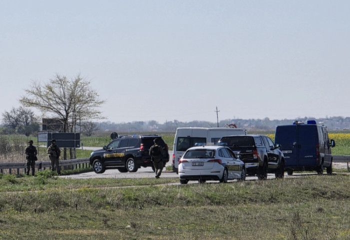 Vojska i policija pretražuju teren u Kanjiži, Vučić objavio da su pronađena dva ranca sa eksplozivom u blizini gasovoda