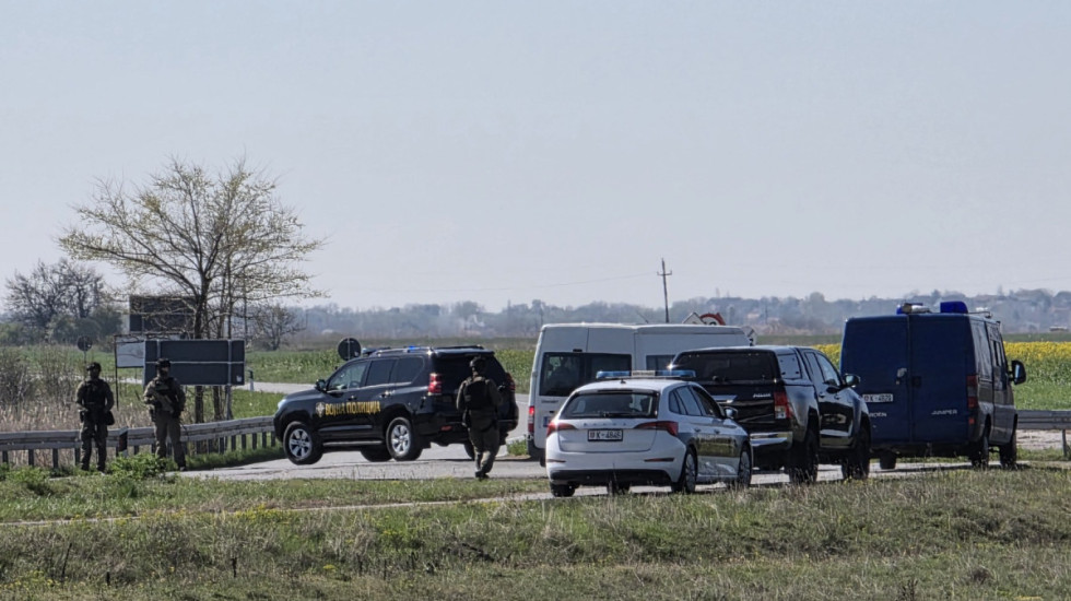 Vučić objavio da su pronađena dva ranca sa eksplozivom u blizini gasovoda, vojska i policija pretražuju teren u Kanjiži
