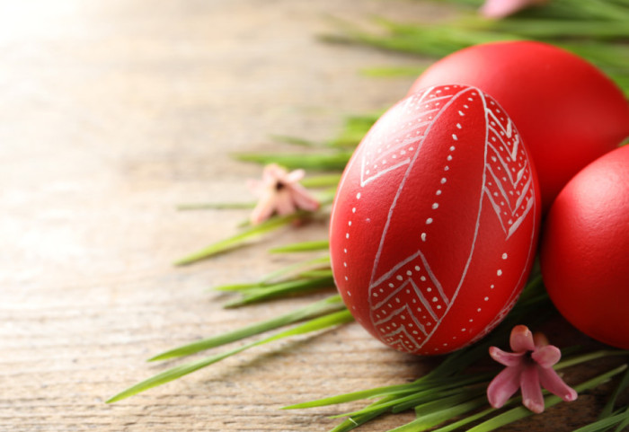 Zašto se farbaju jaja za Vaskrs i šta predstavlja crvena boja