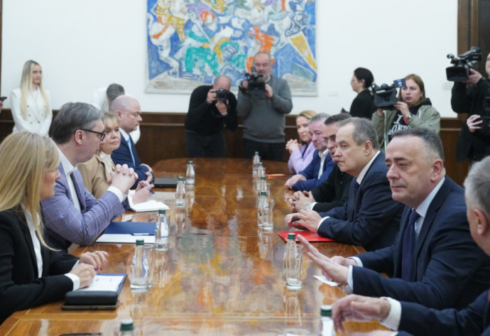 (FOTO) Vučić nastavlja konsultacije sa još tri stranke, u toku sastanak sa Socijalističkom partijom Srbije